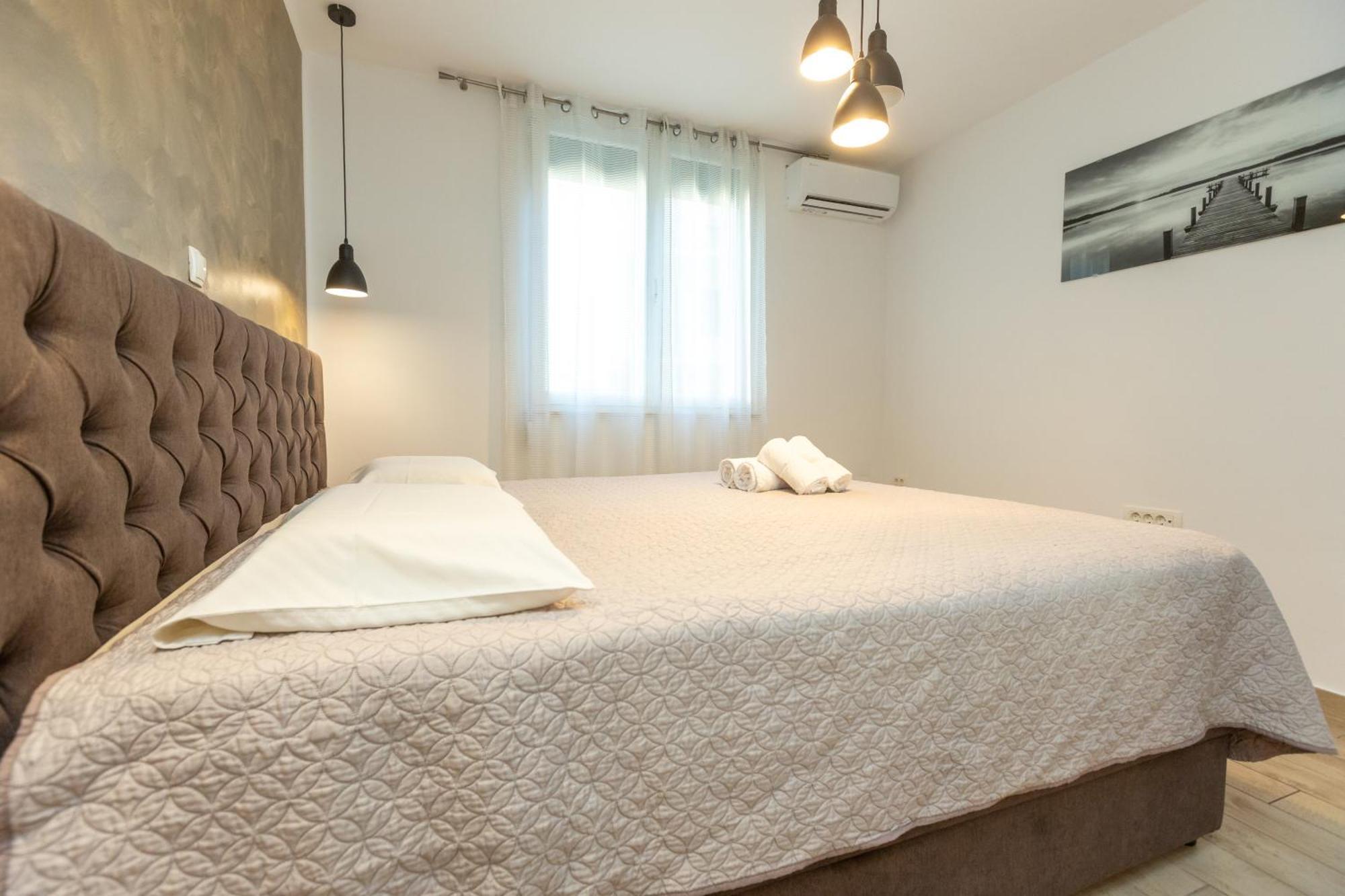 Deluxe Apartment Near The Bridge Zadar Exterior photo
