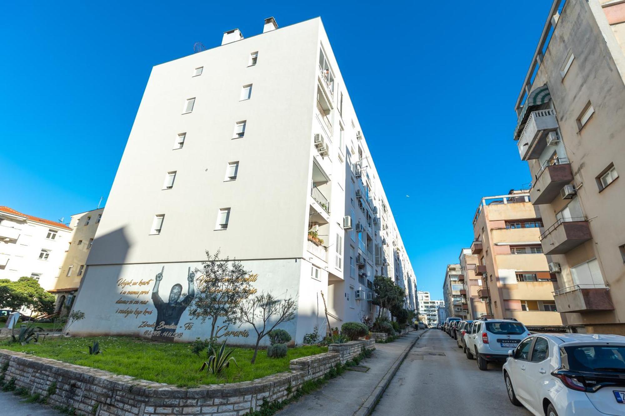 Deluxe Apartment Near The Bridge Zadar Exterior photo