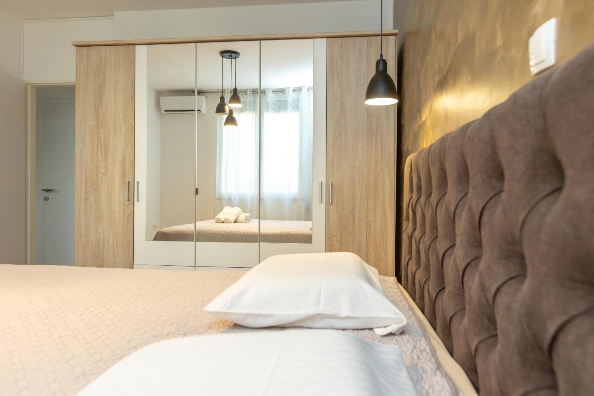 Deluxe Apartment Near The Bridge Zadar Exterior photo
