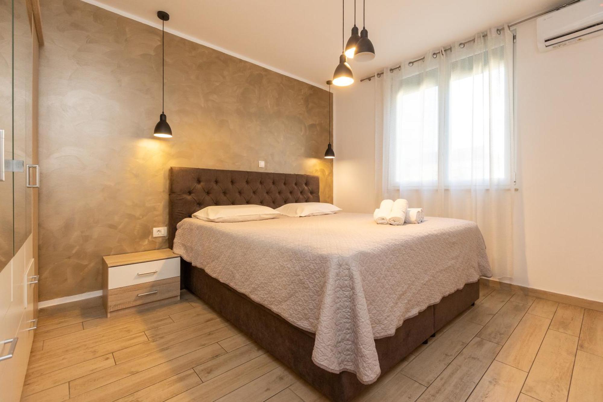 Deluxe Apartment Near The Bridge Zadar Exterior photo