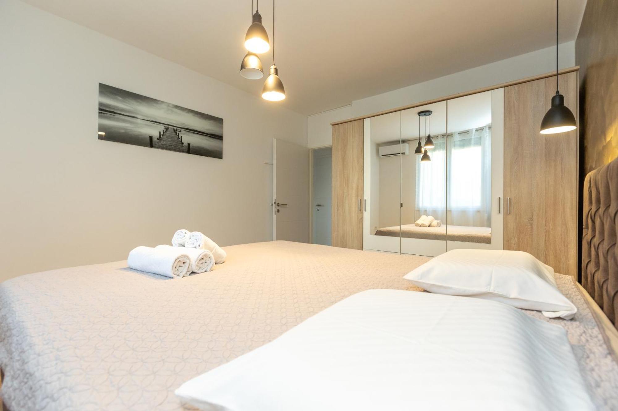 Deluxe Apartment Near The Bridge Zadar Exterior photo