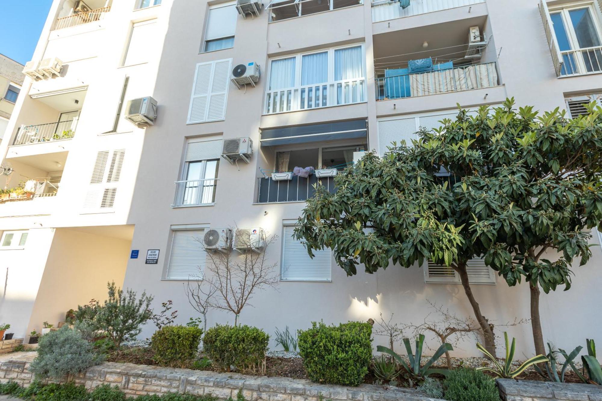 Deluxe Apartment Near The Bridge Zadar Exterior photo