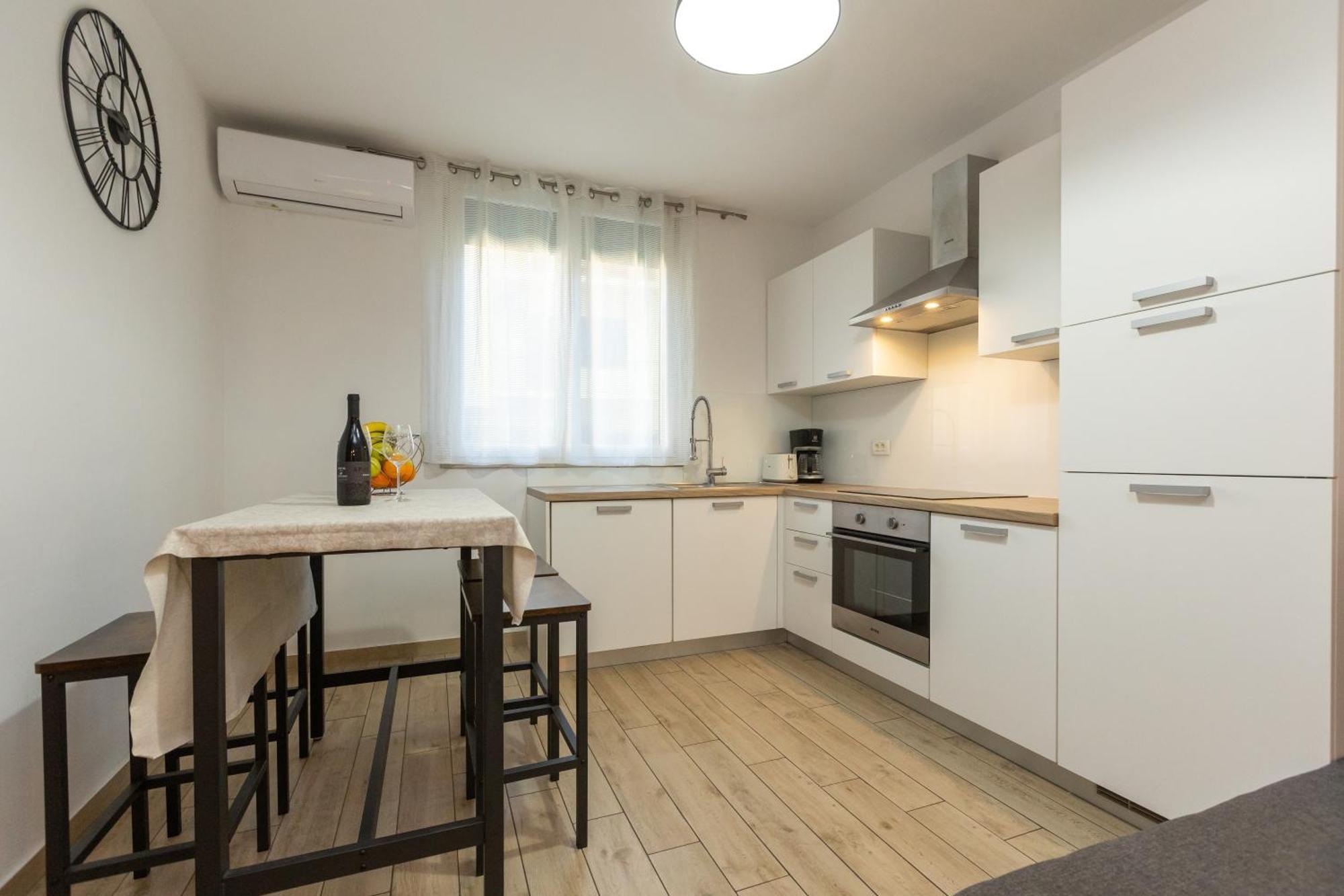 Deluxe Apartment Near The Bridge Zadar Exterior photo