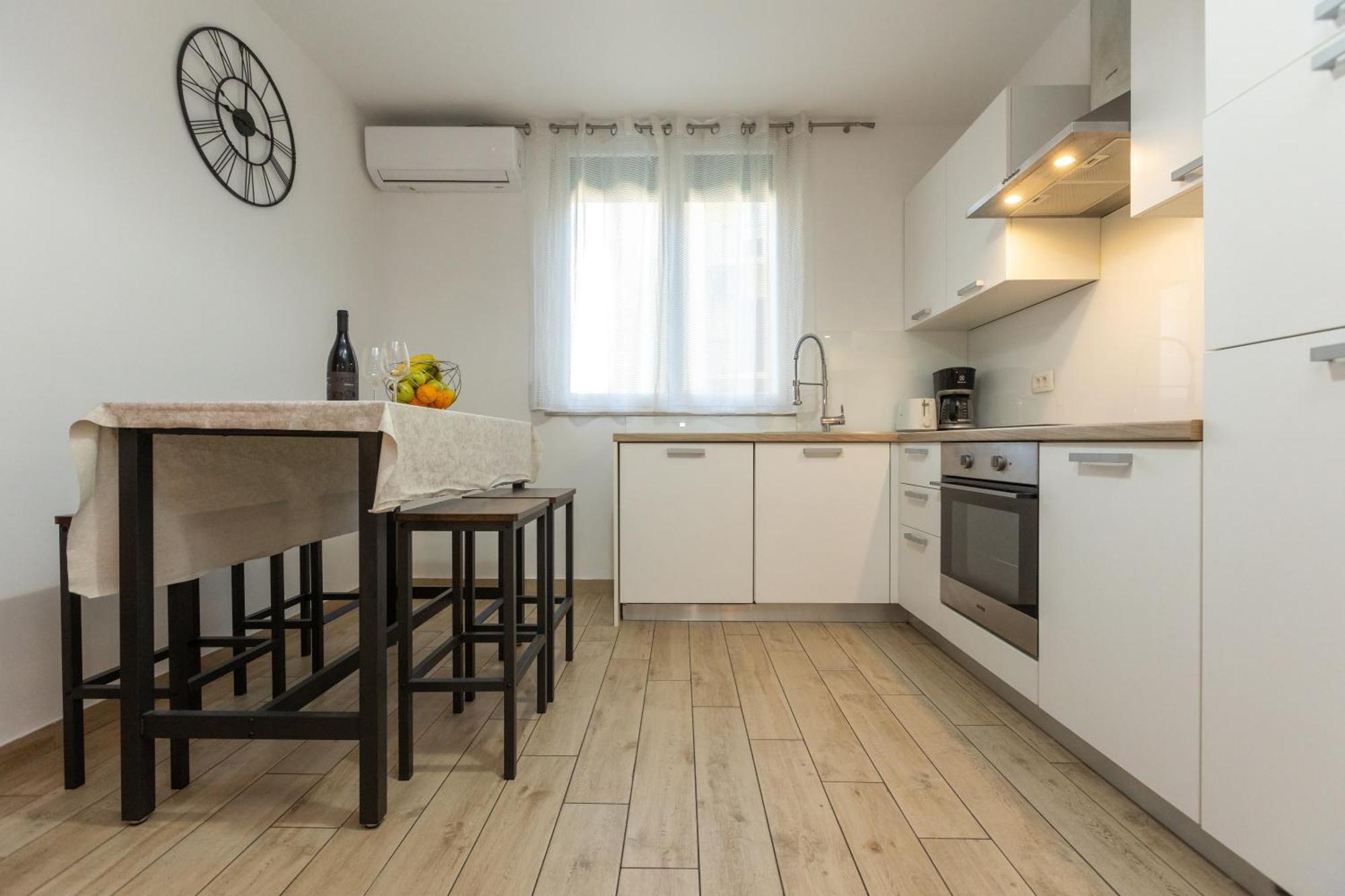 Deluxe Apartment Near The Bridge Zadar Exterior photo