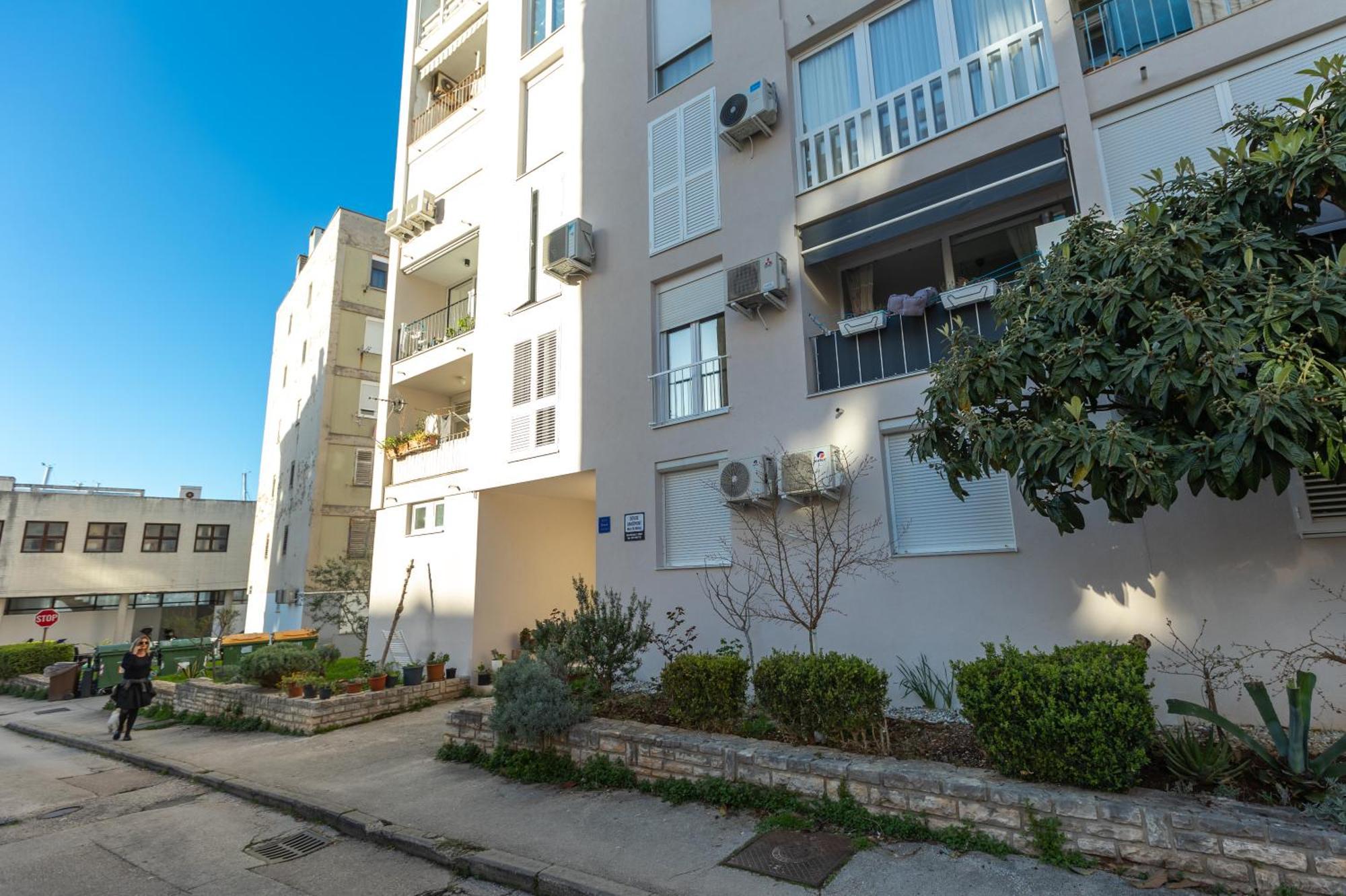 Deluxe Apartment Near The Bridge Zadar Exterior photo